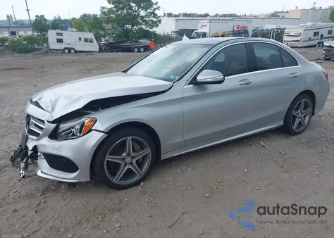 2015 Mercedes-Benz C 300 4Matic/Luxury 4Matic/Sport 4Matic z USA, uszkodzony, nr VIN 55SWF4KB1FU009166